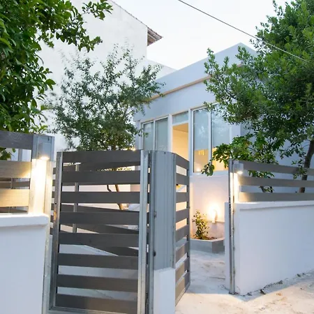 Finikas House *
